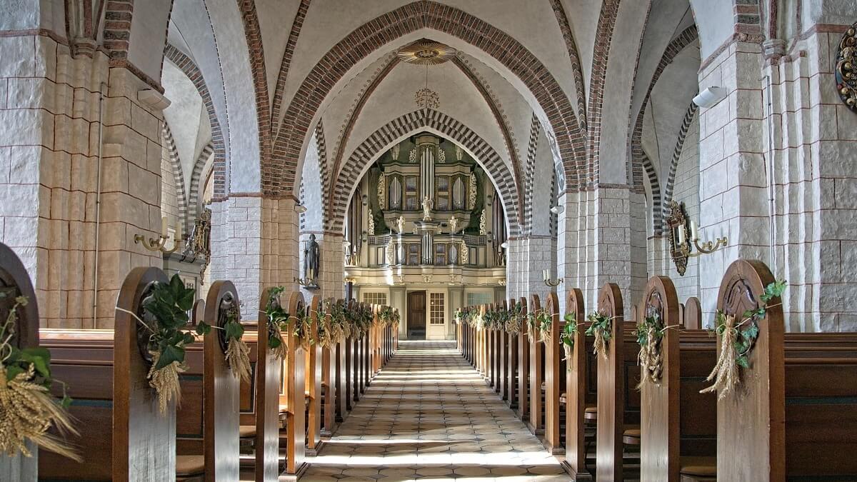 o que significa sonhar com igreja?